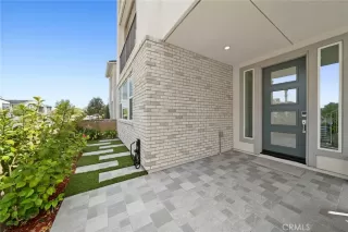 Photo #4: OC26120656 Listing
