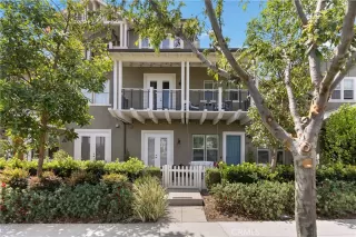 Browse active condo listings in VERANDAS