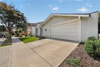 Photo #5: OC26122792 Listing