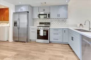 Photo #5: OC26126028 Listing