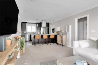 Photo #4: OC26126465 Listing