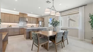 Photo #6: OC26126637 Listing