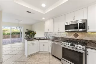 Photo #4: OC26127101 Listing