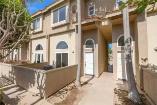 Photo #1: OC26127604 Listing