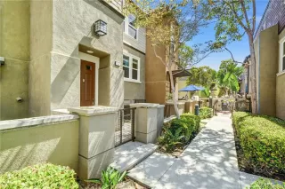 Photo #5: OC26127633 Listing
