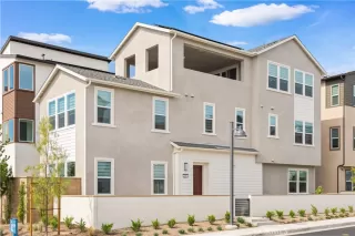Photo #1: OC26128279 Listing