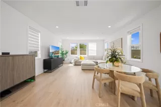 Photo #5: OC26128279 Listing
