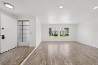 Photo #5: OC26128352 Listing