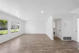 Photo #6: OC26128352 Listing