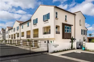Photo #1: OC26128981 Listing
