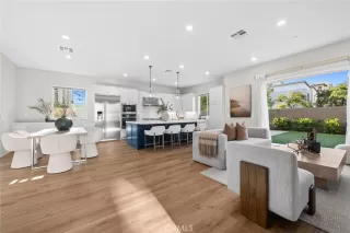 Photo #2: OC26129400 Listing 