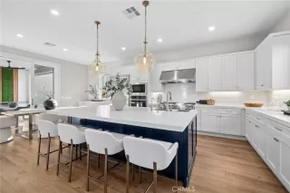Photo #4: OC26129400 Listing 