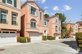 Photo #2: OC26133034 Listing