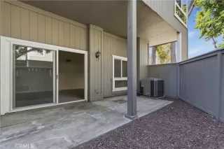 Photo #5: OC26133301 Listing