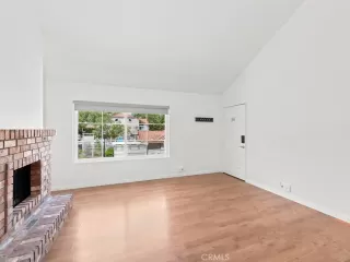 Photo #4: OC26134400 Listing 