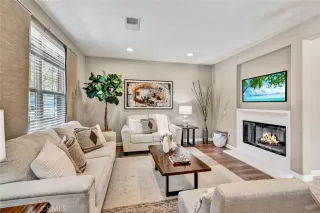Photo #4: OC26136050 Listing 