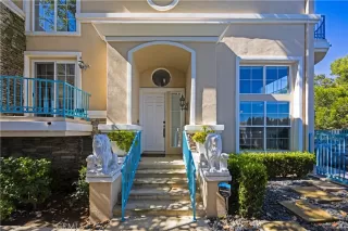 Photo #3: OC26136700 Listing 