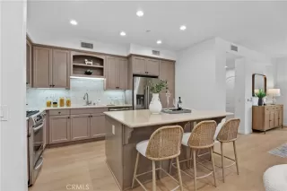 Photo #5: OC26136904 Listing 