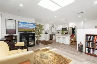 Photo #4: OC26137255 Listing