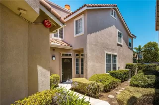 Photo #1: OC26137524 Listing