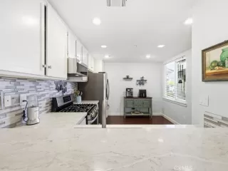 Photo #2: OC26138199 Listing 