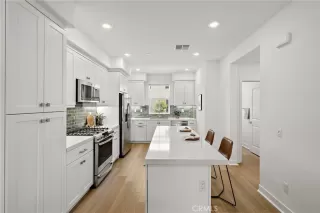 Photo #3: OC26138990 Listing 