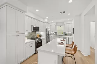 Photo #5: OC26138990 Listing 