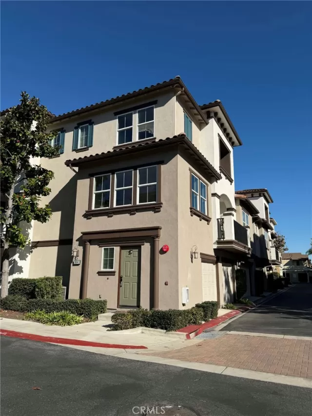 MLS: PT25262859 Condo For Sale