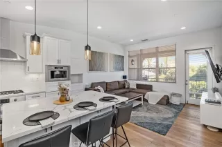 Photo #2: PV23161259 Listing