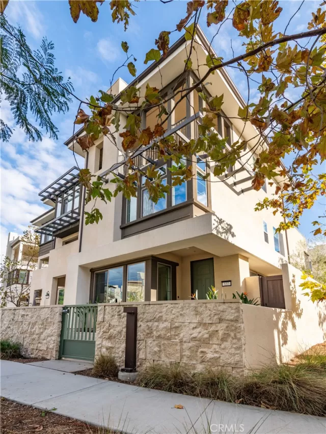 MLS: PV23219760 Condo For Sale