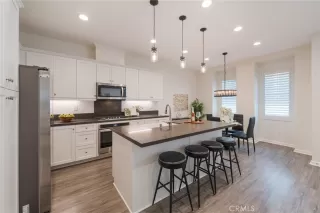 Photo #3: PV25153626 Listing