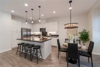 Photo #5: PV25153626 Listing