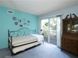 Photo #6: PV25232157 Listing