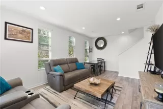 Photo #3: PV25269619 Listing 