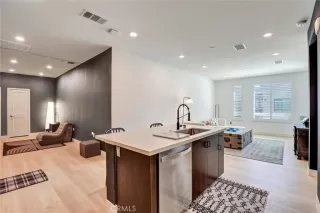 Photo #3: PV26058960 Listing