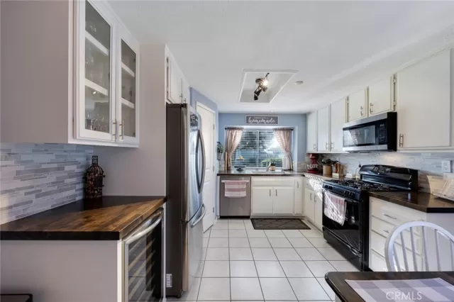 MLS: PW22140756 Condo For Sale