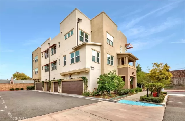 MLS: PW22146951 Condo For Sale