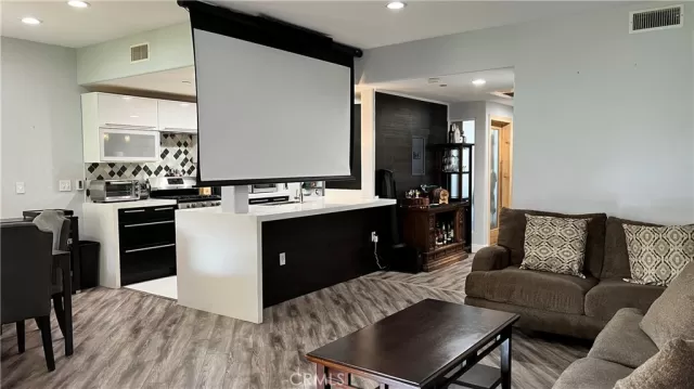 MLS: PW22194150 Condo For Sale