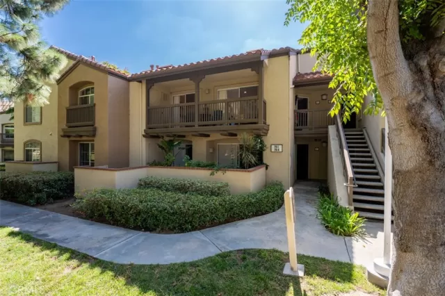 MLS: PW22198984 Condo For Sale