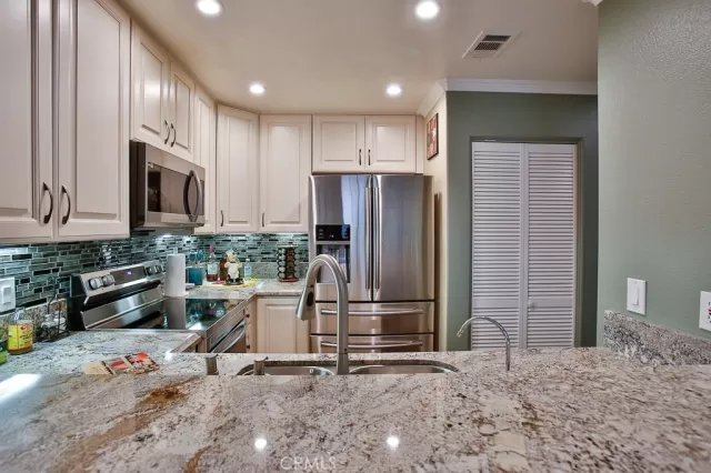 MLS: PW22207085 Condo For Sale