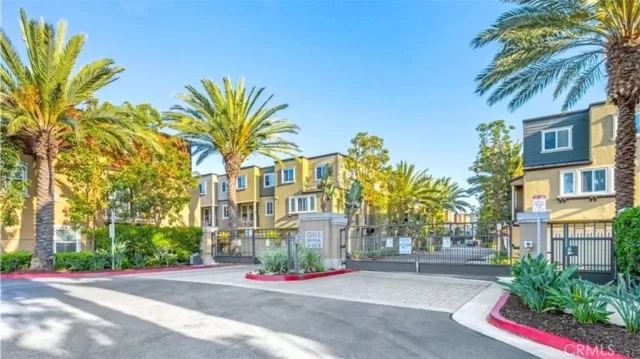 MLS: PW22212320 Condo For Sale