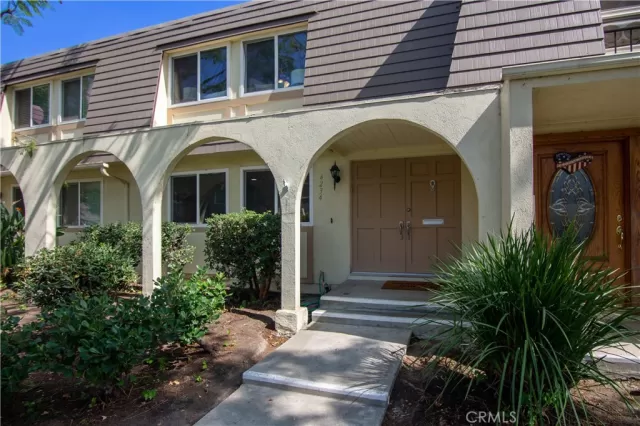 MLS: PW22216155 Condo For Sale