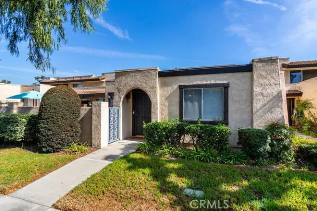 MLS: PW22222828 Condo For Sale