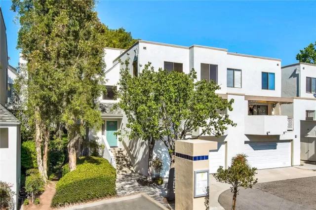 MLS: PW22226201 Condo For Sale