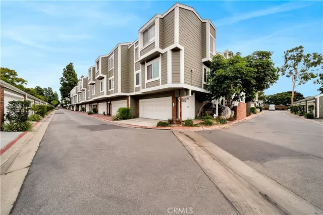 MLS: PW22226577 Condo For Sale