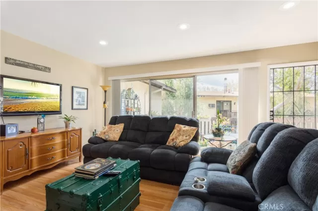 MLS: PW22235024 Condo For Sale