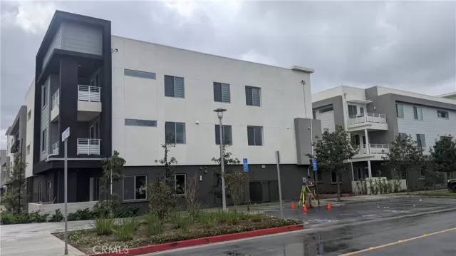 MLS: PW22236320 Condo For Sale