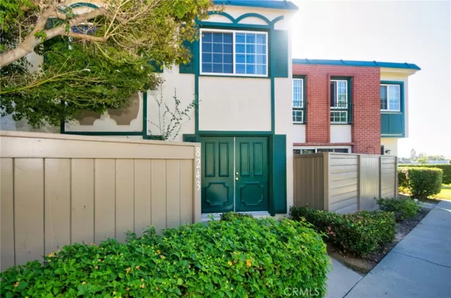 MLS: PW22243929 Condo For Sale