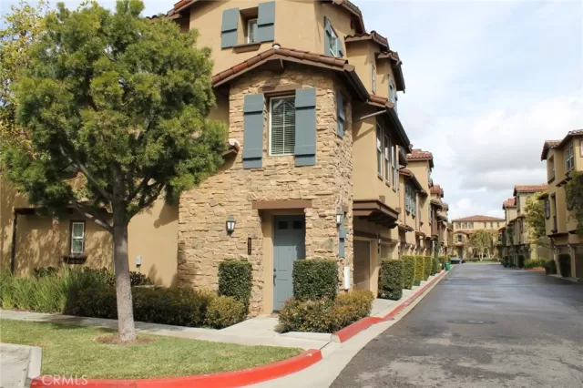 MLS: PW22244519 Condo For Sale