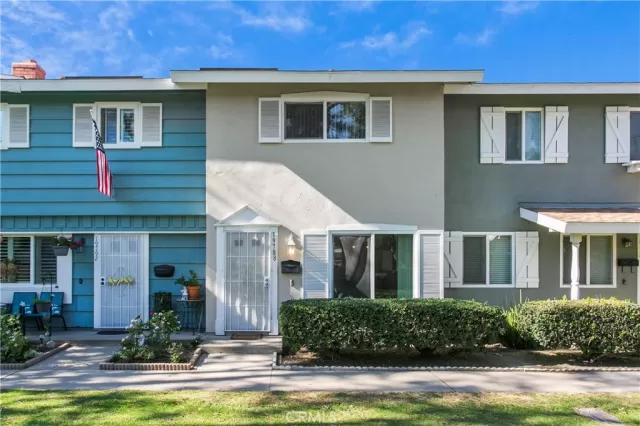 MLS: PW22247250 Condo For Sale